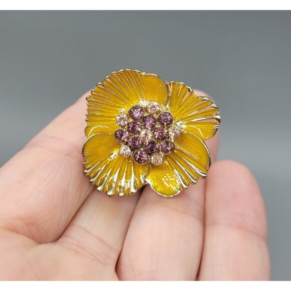 Yellow Enamel Pink Purple Rhinestone Flower Gold Tone Costume Ring Size 6 R1 - Picture 1 of 5